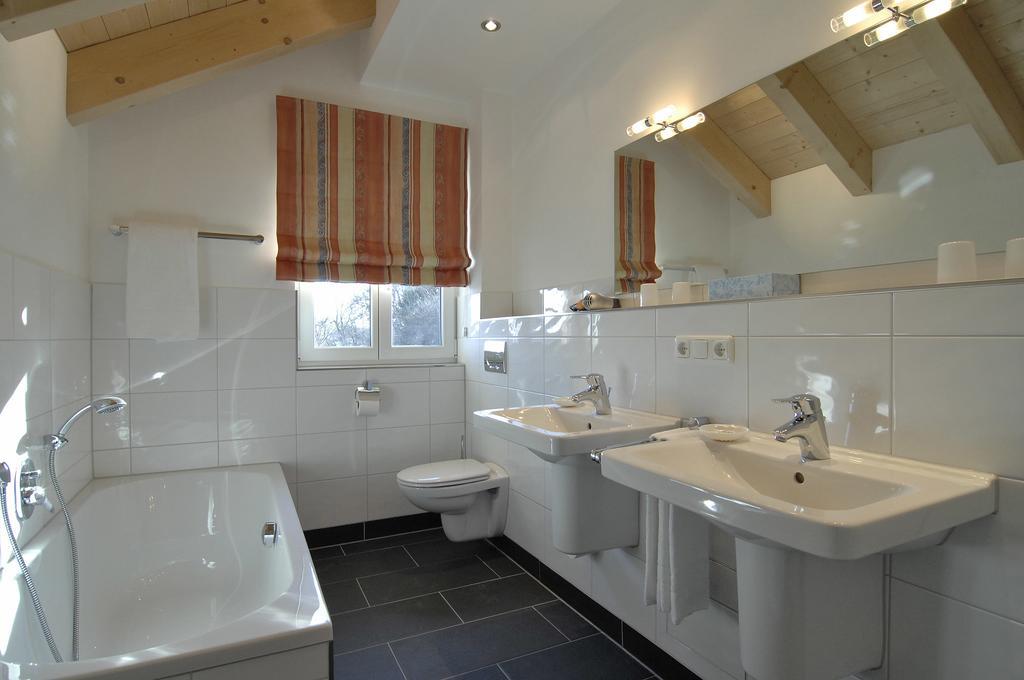 Hotel Landhaus Sixtmuehle à Taufkirchen  Extérieur photo