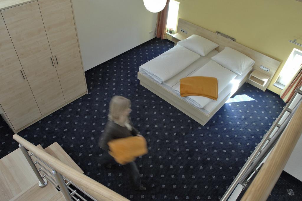 Hotel Landhaus Sixtmuehle à Taufkirchen  Extérieur photo